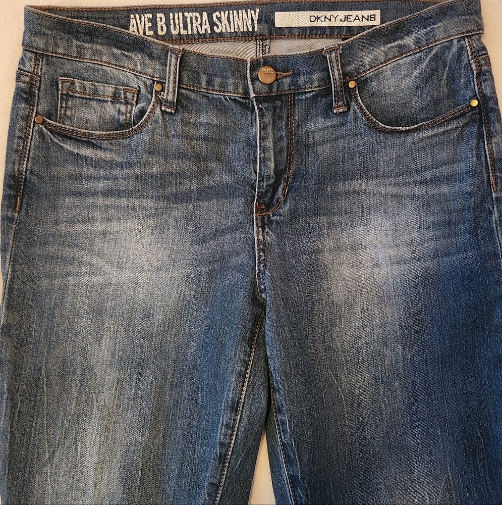 Capri Cropped DKNY Distressed Ave B Ultra Skinny Crop Pant Size 6, 24 Inseam